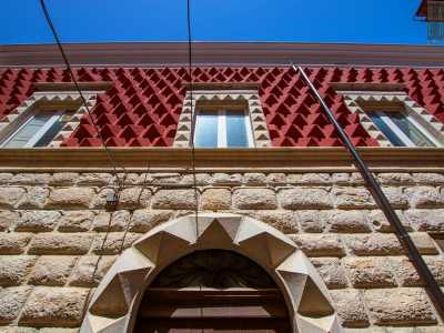 ...a 50 metri dal De Mattis, il Palazze de re p�te pezzute 